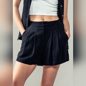 Hidden Closure Linen blend Shorts in Black